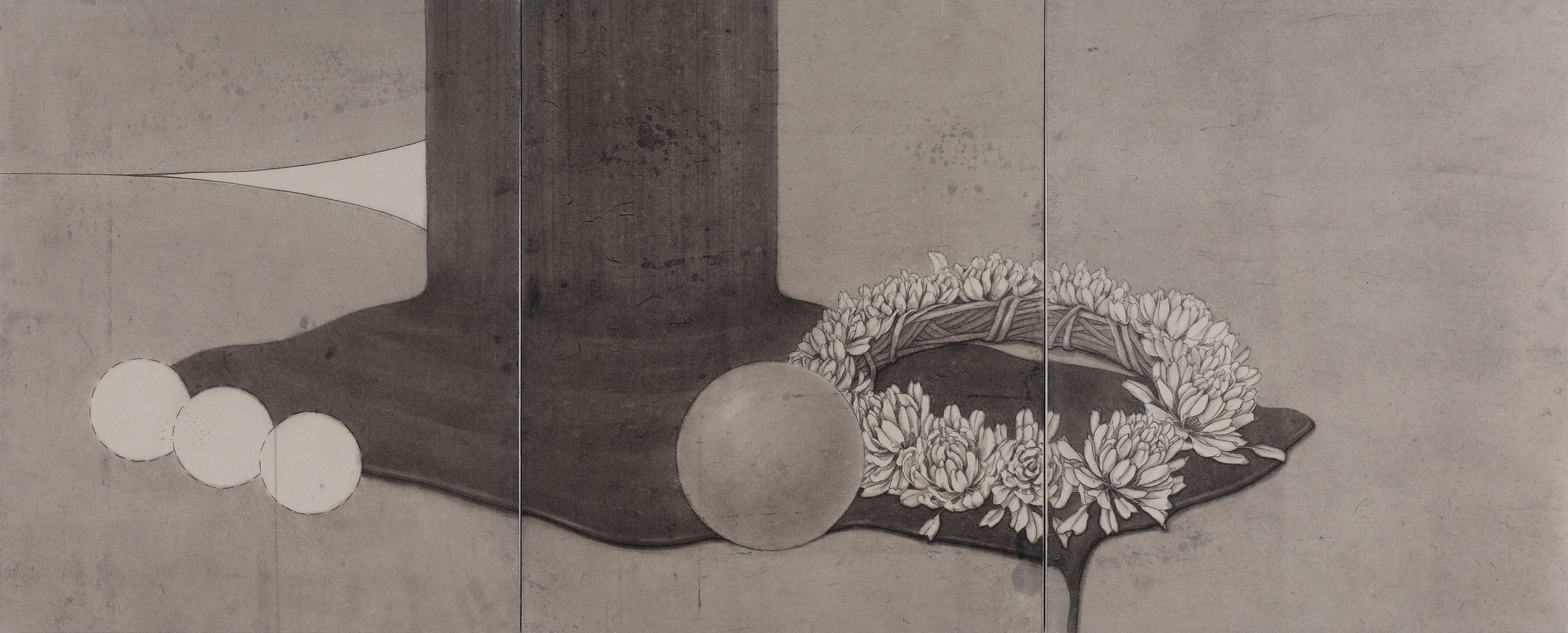 구와 화관이 있는 정물화, 2021, 장지에 먹, 60×150cm.