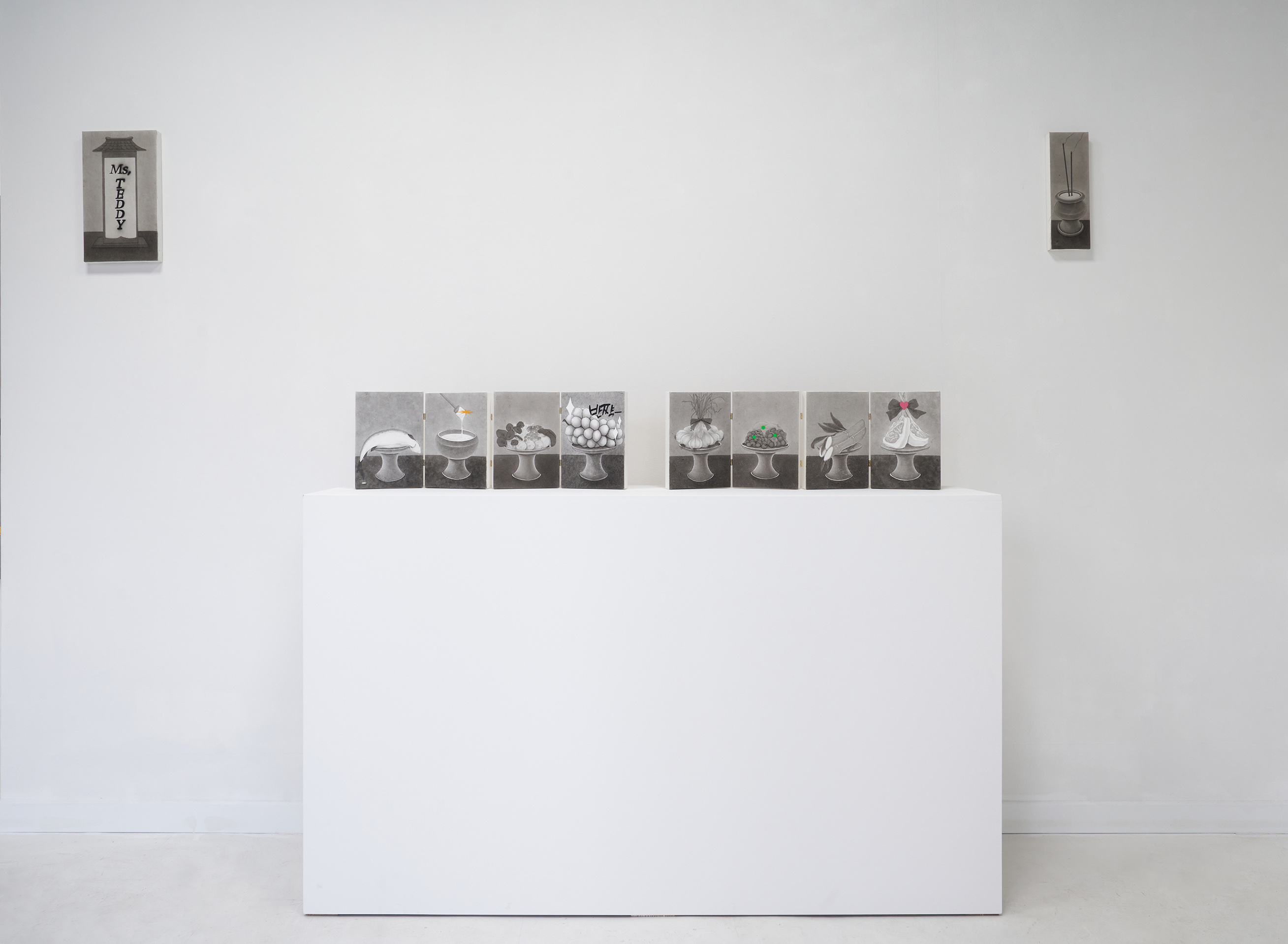 제기시리즈, 2022-2023, 장지에 먹과 스프레이와 콜라주,  왼쪽 상단 33.4×19cm, 가운데 8점 각 22.7×15.8cm, 오른쪽 상단 30×10cm.