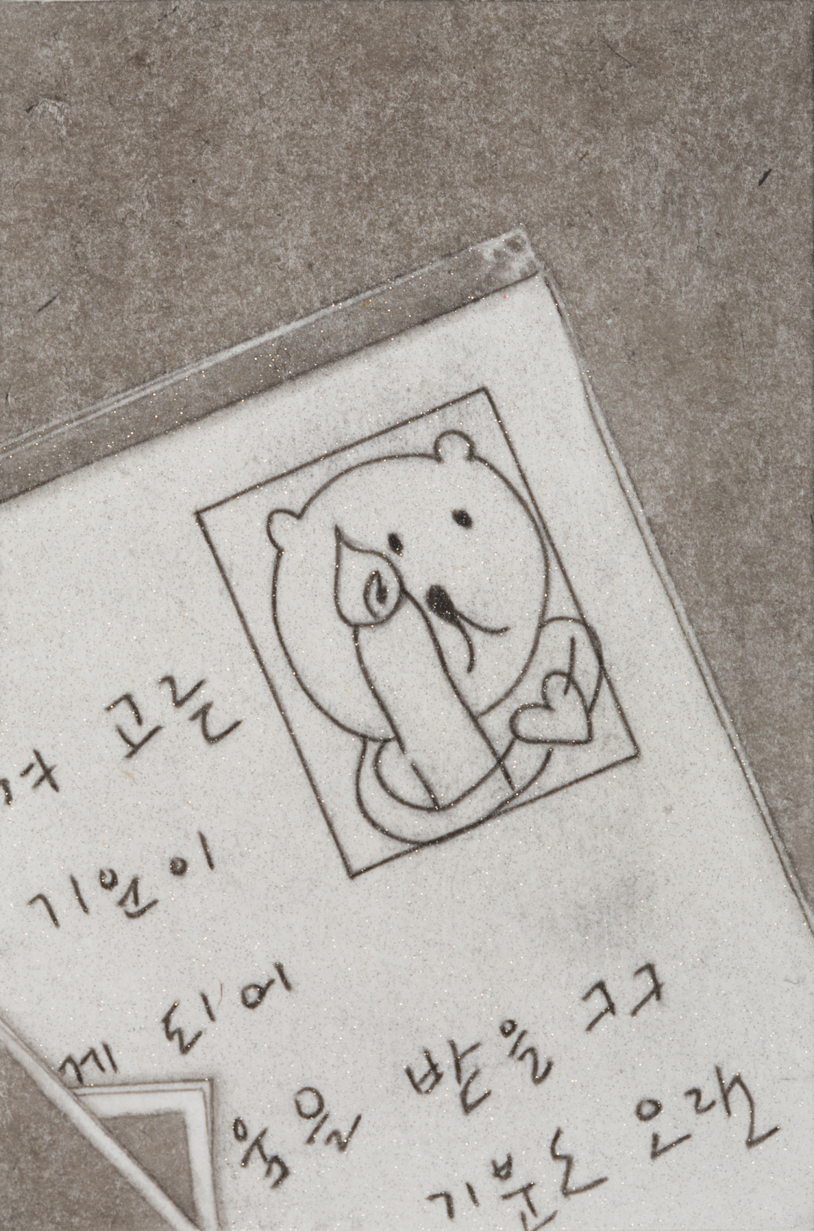 곰돌이,하트,초., 2025, 장지에 먹과 스프레이, 15×10cm.